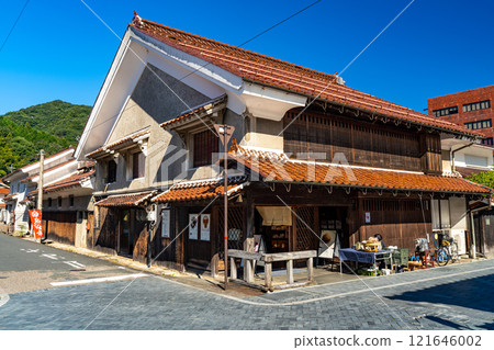 [Important Preservation District for Groups of Traditional Buildings] Tsuwano, Scenery of the Former Kawada Furniture Store, Tsuwano Town, Kashima Prefecture 121646002