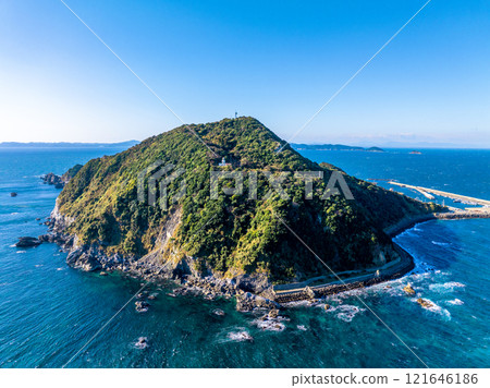 從燈塔一側眺望神島全景(三重縣鳥羽市) 從燈塔一側眺望神島全景(三重縣鳥羽市) 121646186