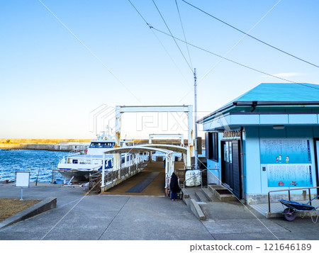 神島港定期船候船處和定期船（三重縣鳥羽市） 121646189