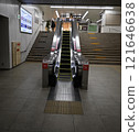 Station escalator 121646638
