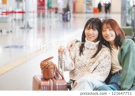 少女旅行出發前興奮的畫面 121647751