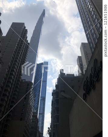 New York architecture, vintage skyscrapers Manhattan, Manhattan Art Deco skyscrapers, Historical architectural gems New York, old historical building facades in NY, USA New York architecture, vintage skyscrapers Manhattan, Manhattan Art Deco skyscrapers, Historical architectural gems New York, old historical building facades in NY, USA 121651986