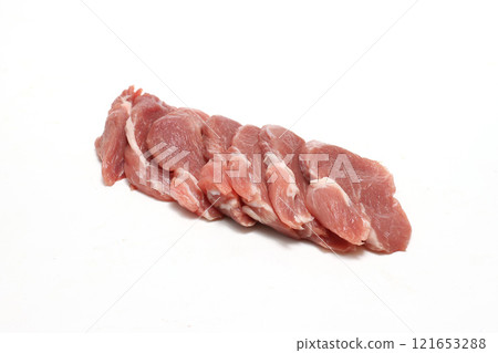 白色背景上的生豬腰肉 白色背景上的生豬腰肉 121653288
