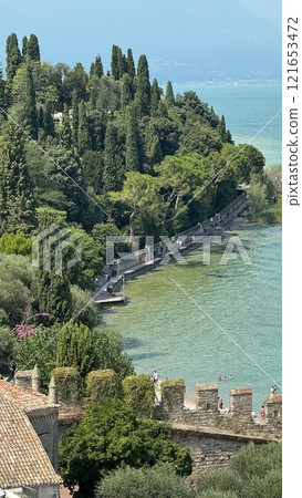 Breathtaking Elevated View of Italian Lakefront Walkway and Lush Greenery in Sirmione, lake Garda 121653472