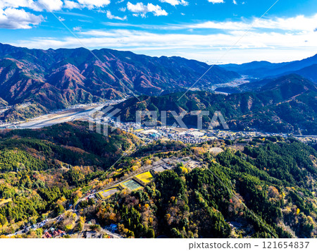 Kuonji Temple and the Hakii River (Minobu Town, Yamanashi Prefecture) 121654837