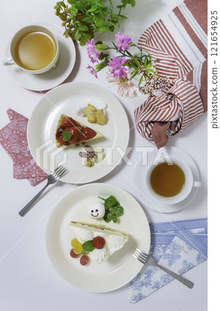 Shortcake placed on a table, vertical position 121654925