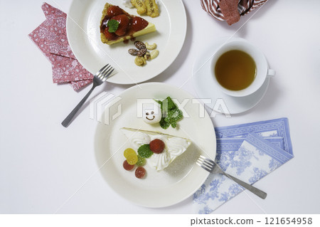 Shortcake on the table 121654958