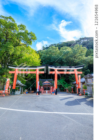 Autumn at Suwa Shrine, Minamiosumi Town, Kagoshima Prefecture 121654968