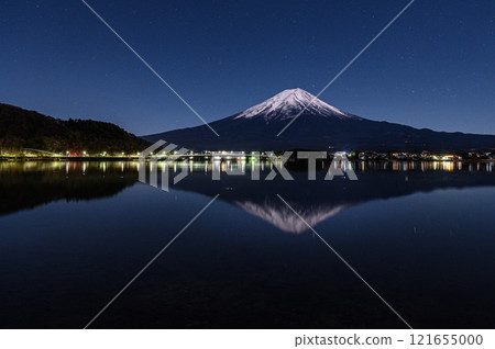 Snow-covered Mt. Fuji and the night view of Lake Kawaguchi 121655000