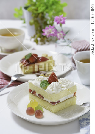 Shortcake placed on a table, vertical position 121655046