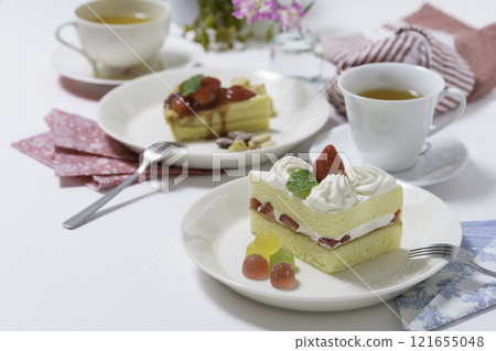 Shortcake on the table 121655048