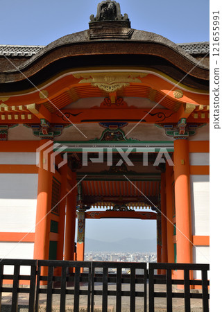 View of Kyoto city from the west gate of Kiyomizu-dera Temple (Higashiyama Ward, Kyoto City) View of Kyoto city from the west gate of Kiyomizu-dera Temple (Higashiyama Ward, Kyoto City) 121655991