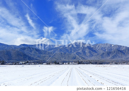 冬季安曇野鄉村和北阿爾卑斯山 121656416