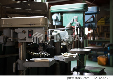 Making taps with a tapping drill press 121656578