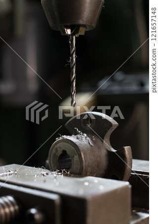 Drilling pilot holes with a drill press Drilling pilot holes with a drill press 121657148