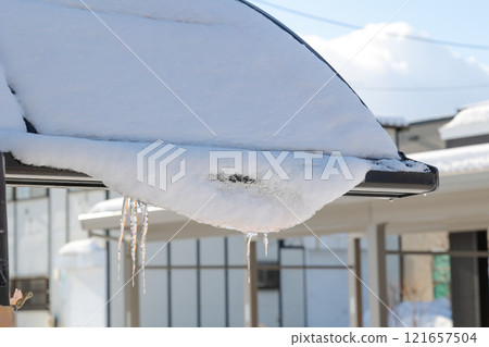 車庫，車棚，雪，降雪，降雪，冬季，北海道，雪景，車庫，戶外 121657504