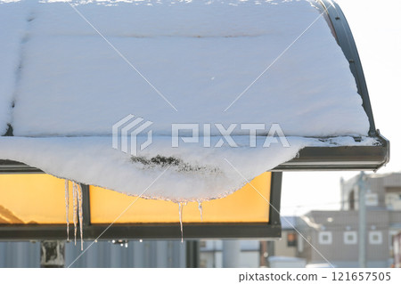 車庫,車棚,雪,降雪,降雪,冬季,北海道,雪景,車庫,戶外 車庫,車棚,雪,降雪,降雪,冬季,北海道,雪景,車庫,戶外 121657505