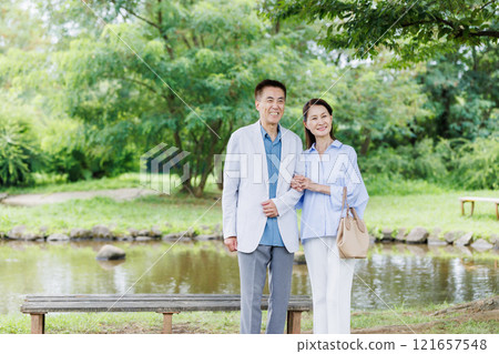 Senior couple sightseeing Second Life 121657548