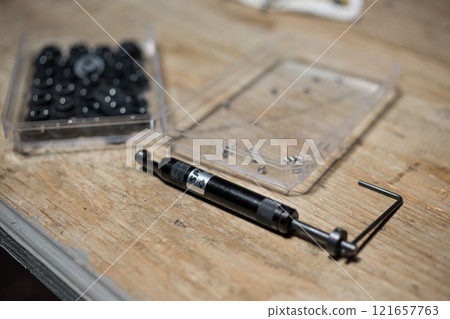 Tool for inserting helical inserts Tool for inserting helical inserts 121657763