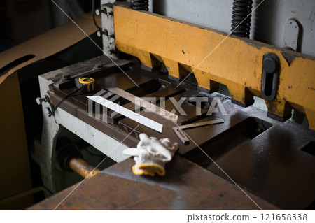 Cut the material with shirring 121658338