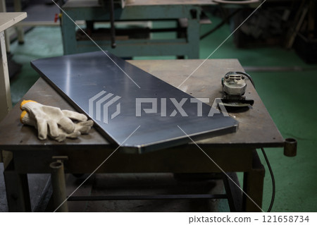 Painting the manufactured parts 121658734