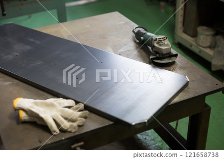 Deburring after welding Deburring after welding 121658738