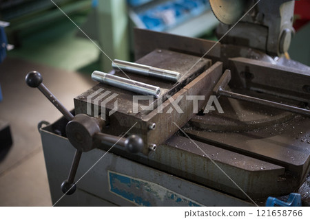 用金屬鋸切割材料 用金屬鋸切割材料 121658766