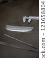 Measuring the dimensions of parts with calipers 121658804