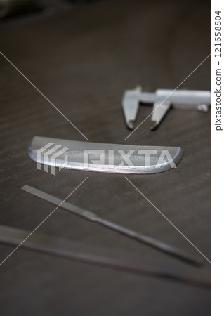 Measuring the dimensions of parts with calipers 121658804
