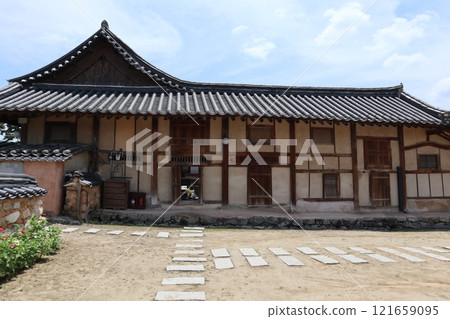 Traditional houses in Hahoe Village, South Korea Traditional houses in Hahoe Village, South Korea 121659095