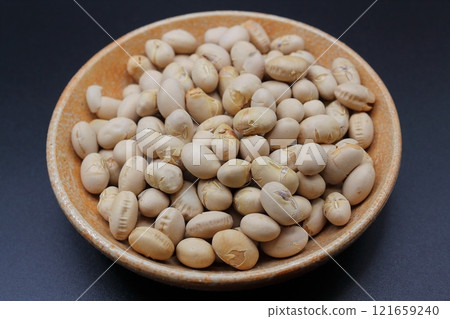 Roasted soybeans for Setsubun bean throwing Roasted soybeans for Setsubun bean throwing 121659240