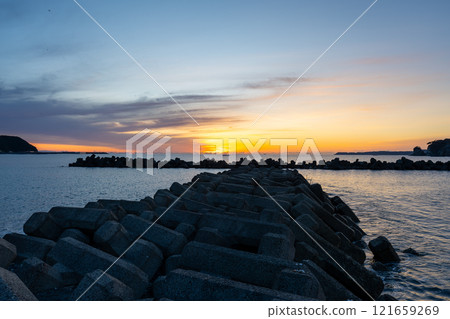 Wakayama Prefecture, sunrise view from Kushimoto (December 2024) 121659269
