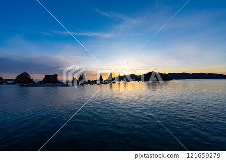 Wakayama Prefecture, sunrise view from Kushimoto (December 2024) 121659279