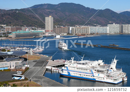 Lake Biwa cruise ship "Michigan" departs (Otsu City, Shiga Prefecture) Photo taken in December 2024 121659732