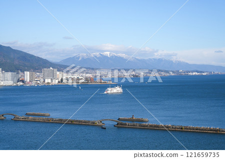 Lake Biwa cruise ship "Michigan" departs (Otsu City, Shiga Prefecture) Photo taken in December 2024 121659735