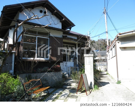 An alleyway in Sakanoshita, Kamakura City, dotted with old-style cafes (near "Sakanoshita") 121660424
