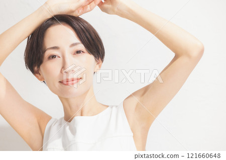 Middle-aged woman beauty image Middle-aged woman beauty image 121660648