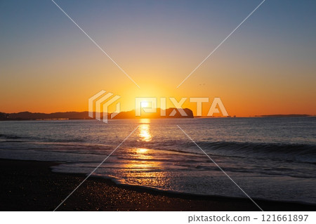 First sunrise of the Reiwa era: The sun rising from Enoshima and a path of light reflected on the sea 121661897