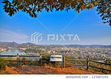 [Aichi Prefecture] The cityscape of Inuyama City as seen from Mt. Igi in autumn 121663342