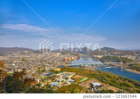 [Aichi Prefecture] Autumn in the National Treasure Inuyama Castle and the Kiso River. The cityscape of Inuyama City from Kakamigahara City, Gifu Prefecture 121663344