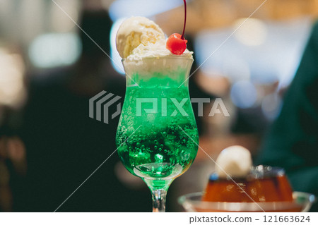 Cream soda coffee shop 121663624
