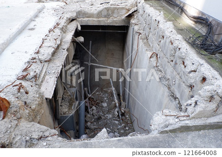 建築物地下部分正在拆除 121664008