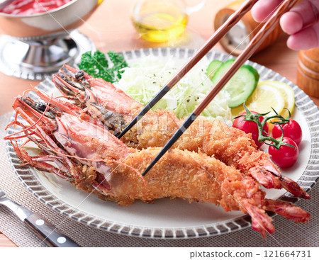 Deep-fried sea tiger shrimp The firm texture and flavor of natural shrimp, with a rich umami taste 121664731