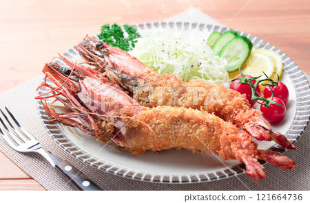Deep-fried sea tiger shrimp The firm texture and flavor of natural shrimp, with a rich umami taste Deep-fried sea tiger shrimp The firm texture and flavor of natural shrimp, with a rich umami taste 121664736