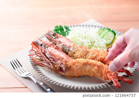 Deep-fried sea tiger shrimp The firm texture and flavor of natural shrimp, with a rich umami taste 121664737