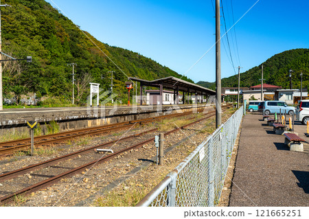 島根縣香椎郡津和野町津和野站的秋景 島根縣香椎郡津和野町津和野站的秋景 121665251
