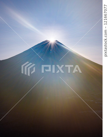 從山梨縣龍嶽看到的鑽石富士 121667077