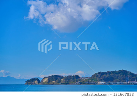 View of the west side (Mt. Fuji, Sakanoshita direction) from Zaimokuza Beach in Kamakura, Kanagawa Prefecture View of the west side (Mt. Fuji, Sakanoshita direction) from Zaimokuza Beach in Kamakura, Kanagawa Prefecture 121667838