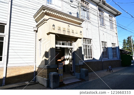 Exterior of the Gujo Hachiman Old Government Building Memorial Hall (Gifu Prefecture) 121668333