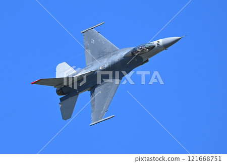 美國空軍F-16戰鬥機的機動飛行 美國空軍F-16戰鬥機的機動飛行 121668751